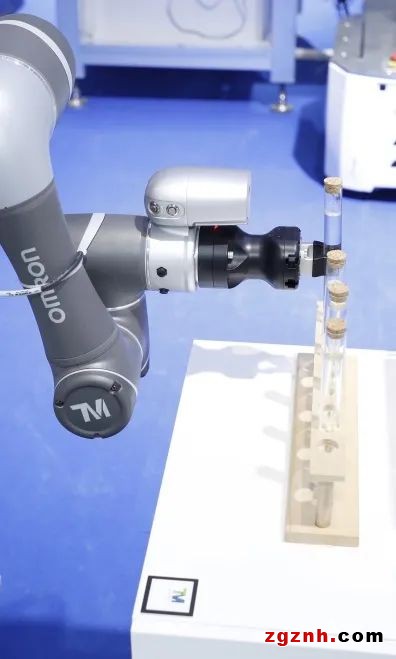 協(xié)作機(jī)器人在生物醫(yī)療樣品搬運上的應(yīng)用