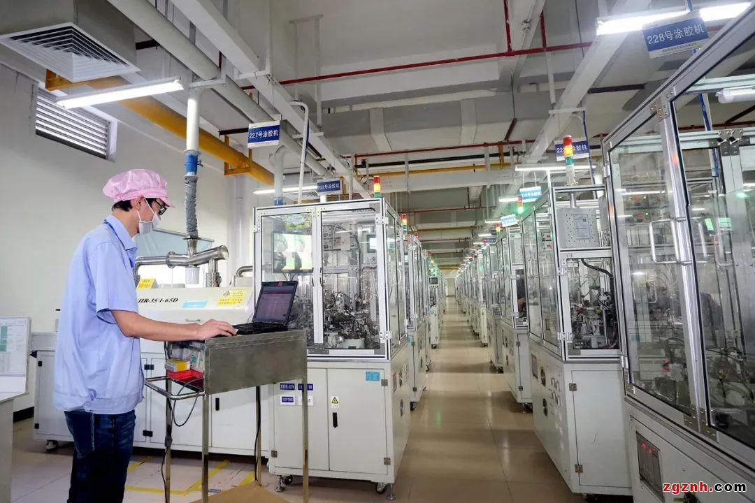 順絡(luò)電子先進的自動化生產(chǎn)線一角1